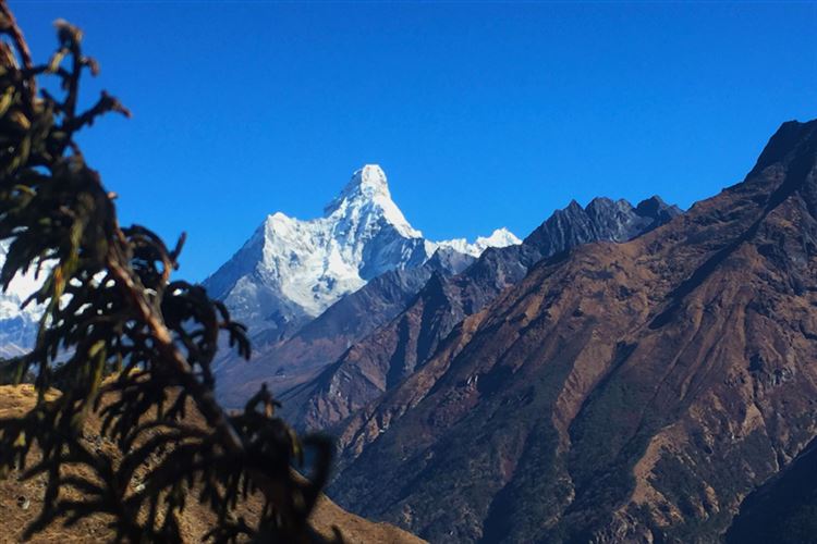 Mt Everest Base Camp: Mountain view when trekking to EBC